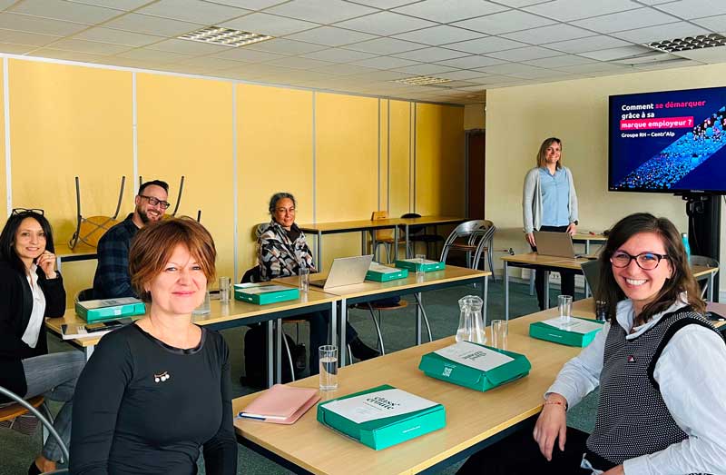 réseau d'entreprises Centr'Alp : atelier dirigeants en groupe de travail sur thématiques de developpement et croissance business, groupe dans une salle centr'alp